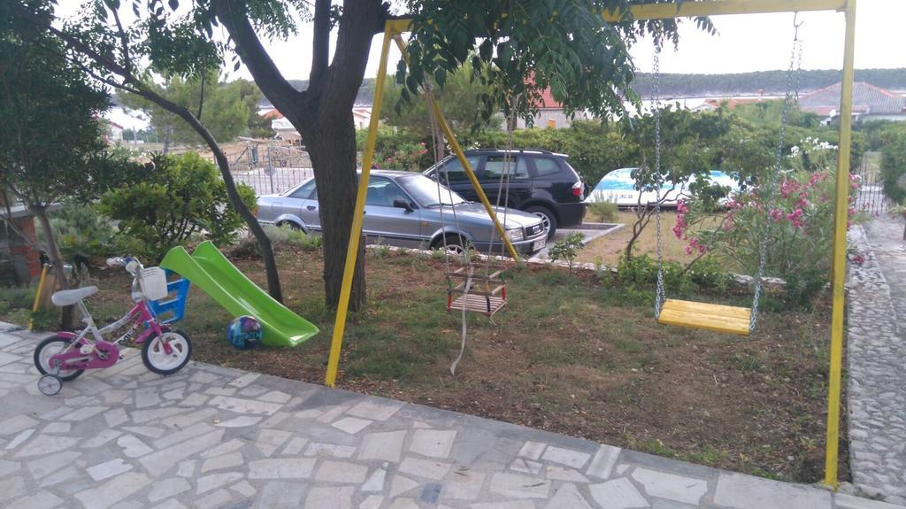 Holiday Home Vjeka Rab Town Ngoại thất bức ảnh